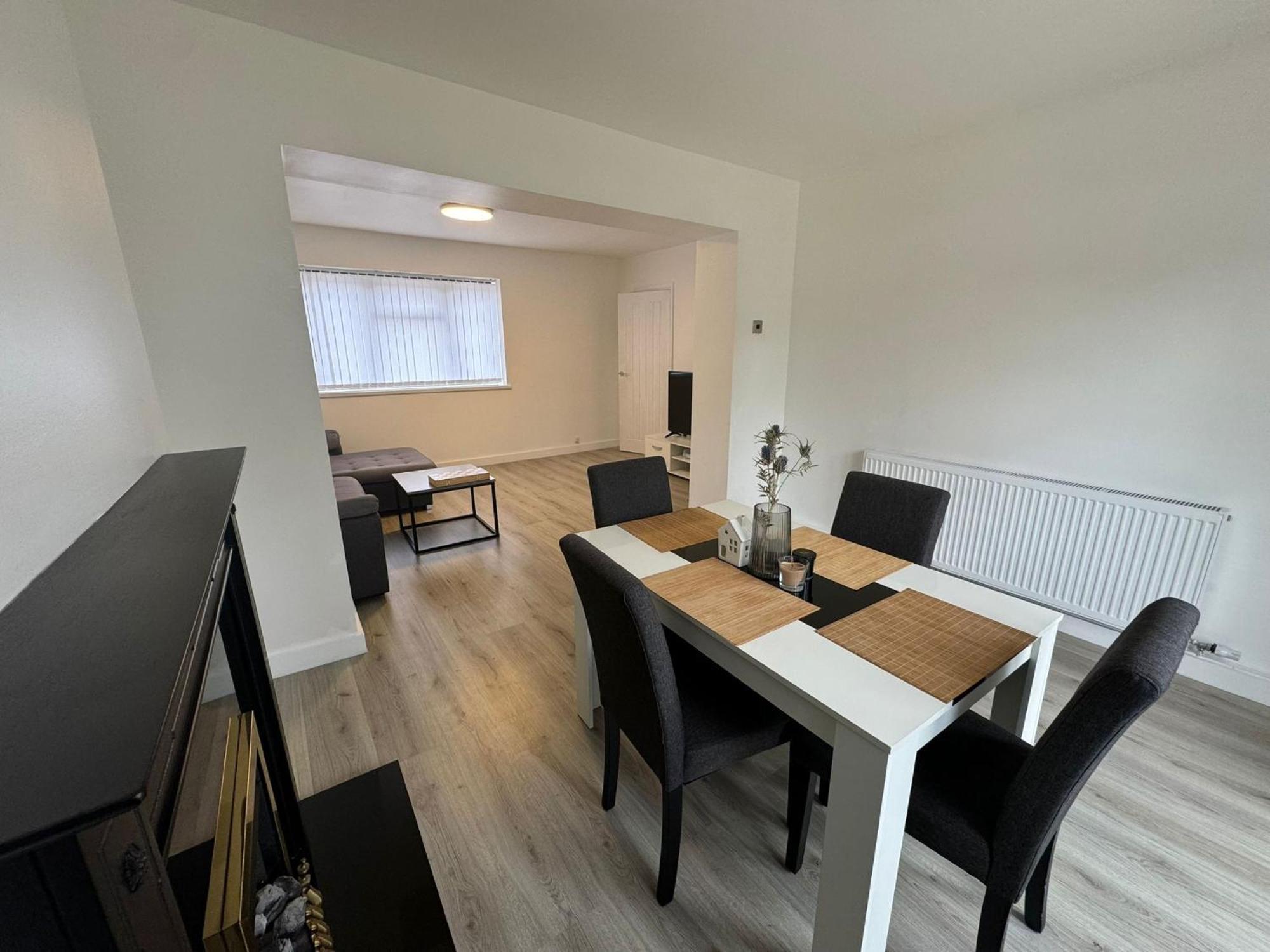 Superb Cozy House In Warrington Villa Buitenkant foto