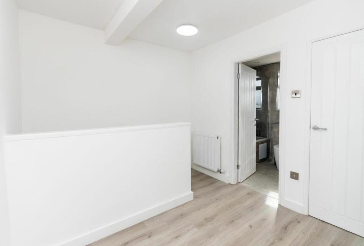 Superb Cozy House In Warrington Villa Buitenkant foto
